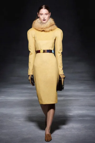 Look 10